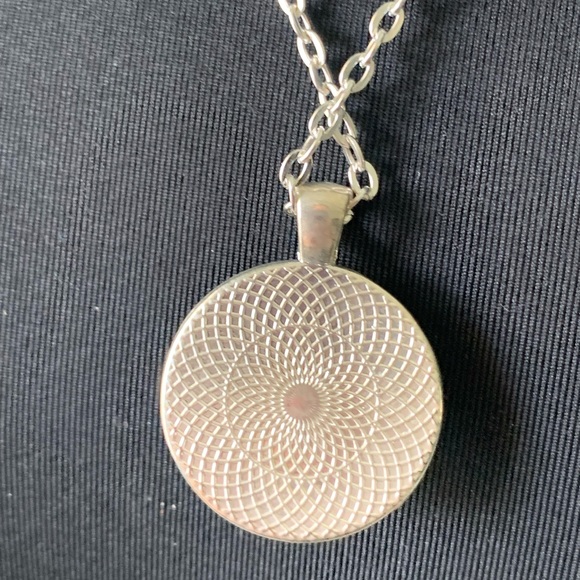 Necklace pink flower - Picture 4 of 8